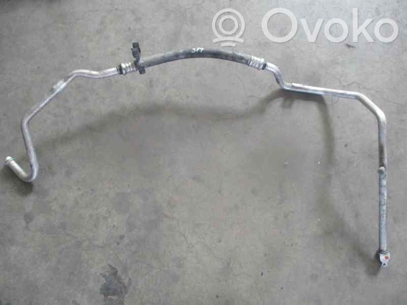 Ilmastointilaitteen putki (A/C)   JUE001590