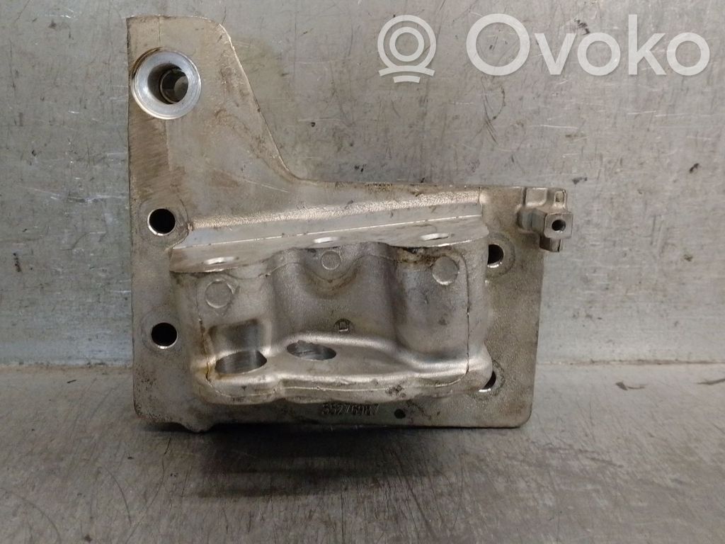 Jeep Compass Engine mount bracket 