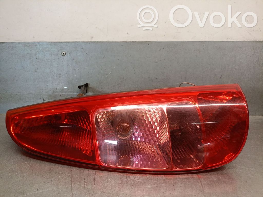 Peugeot 807 Galinis žibintas kėbule 
