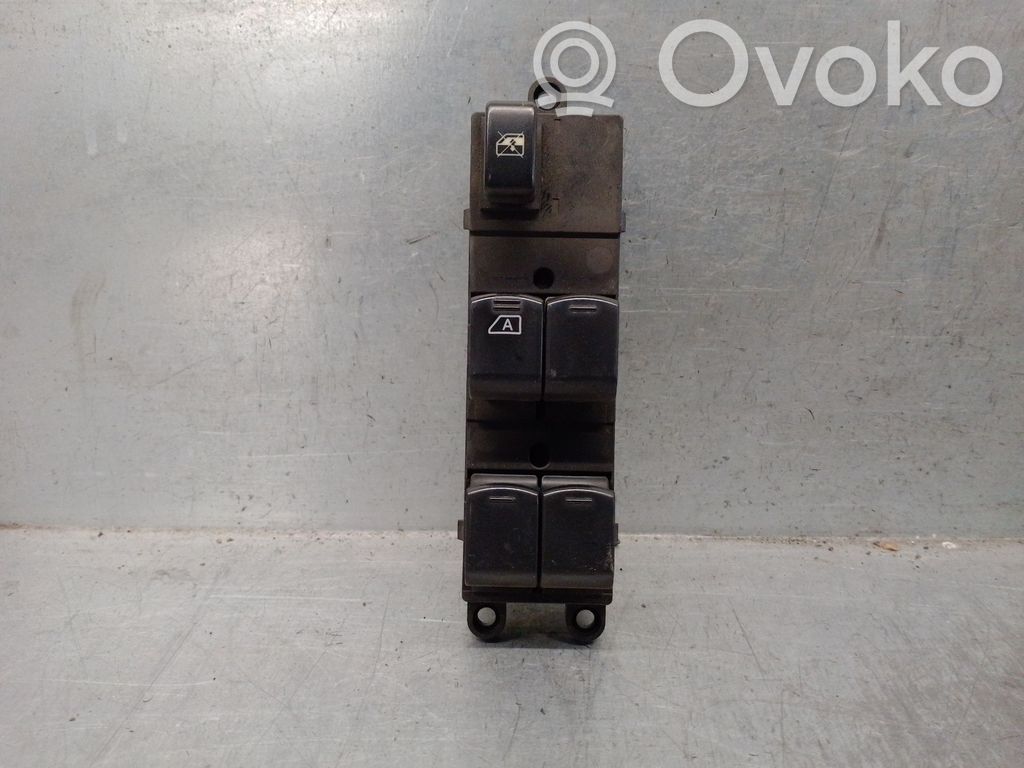 Nissan Note (E11) Electric window control switch 