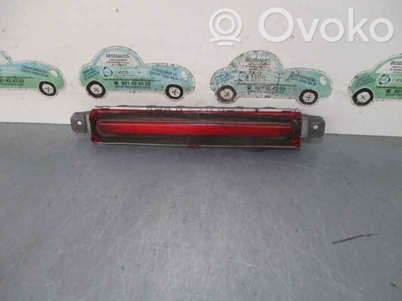 Nissan Almera Troisième feu stop
