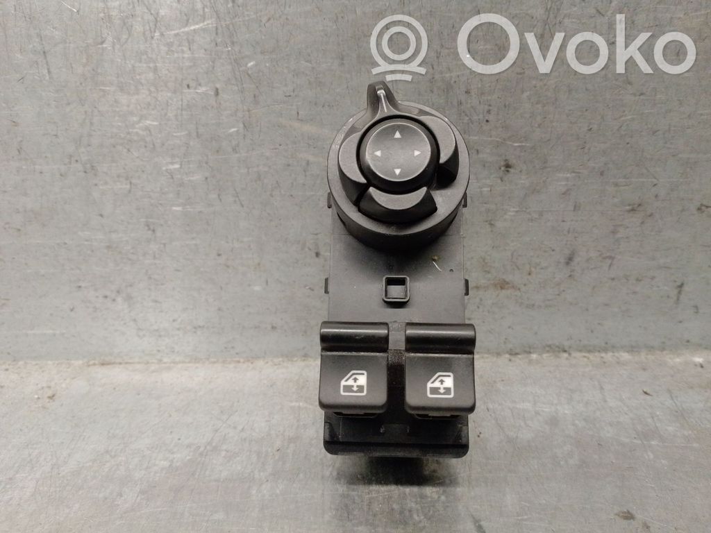 Fiat 500E Electric window control switch 