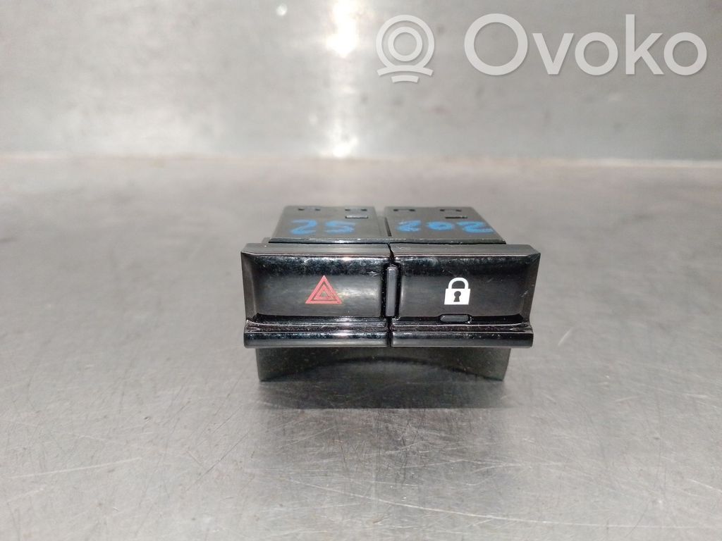 Fiat 500E Hazard light switch 