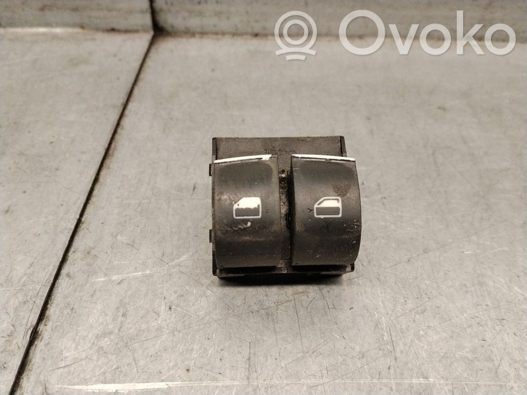 Audi A3 S3 8P Electric window control switch 