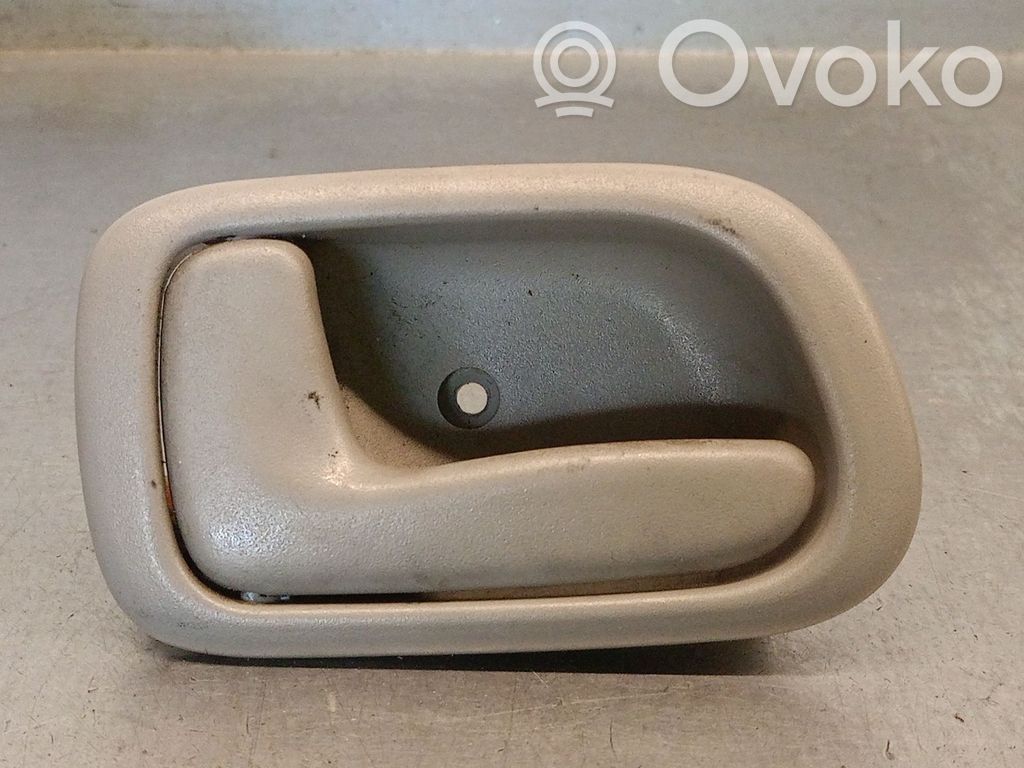 Toyota Corolla E110 Manecilla interna puerta trasera 