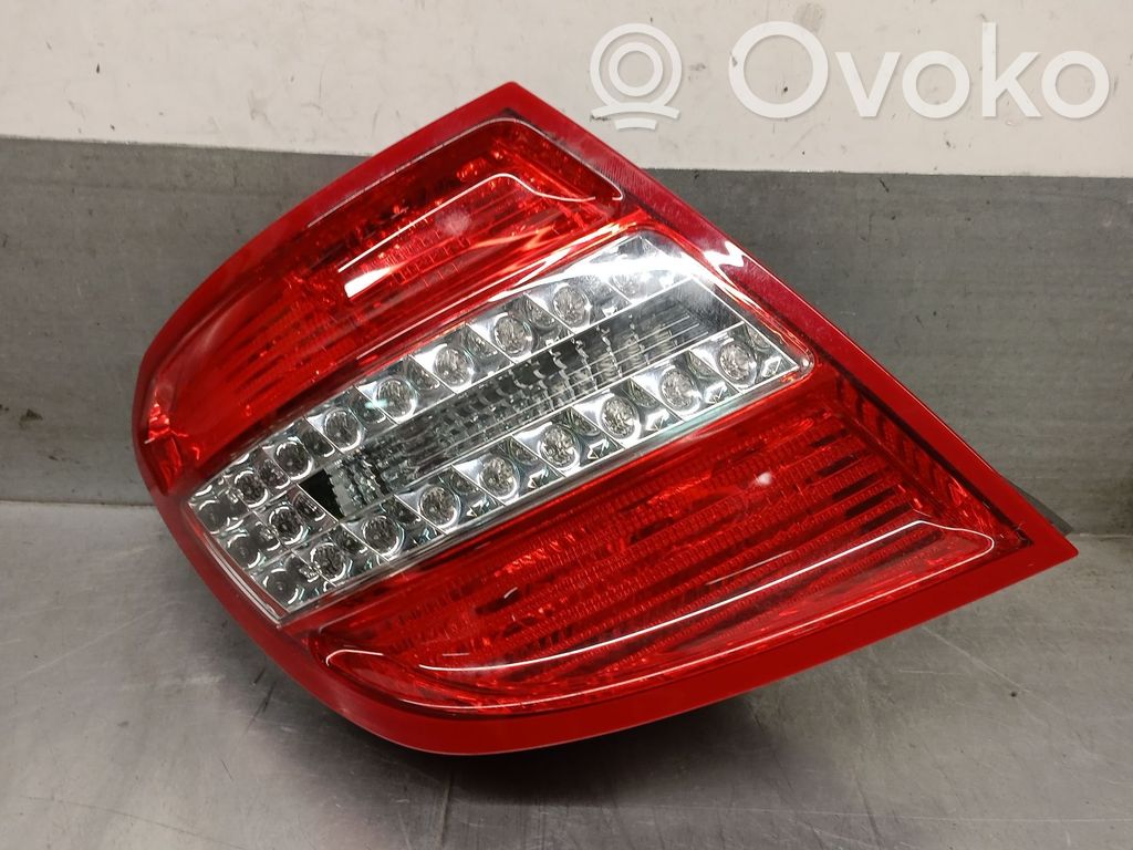 Mercedes-Benz C W204 Lampa tylna 