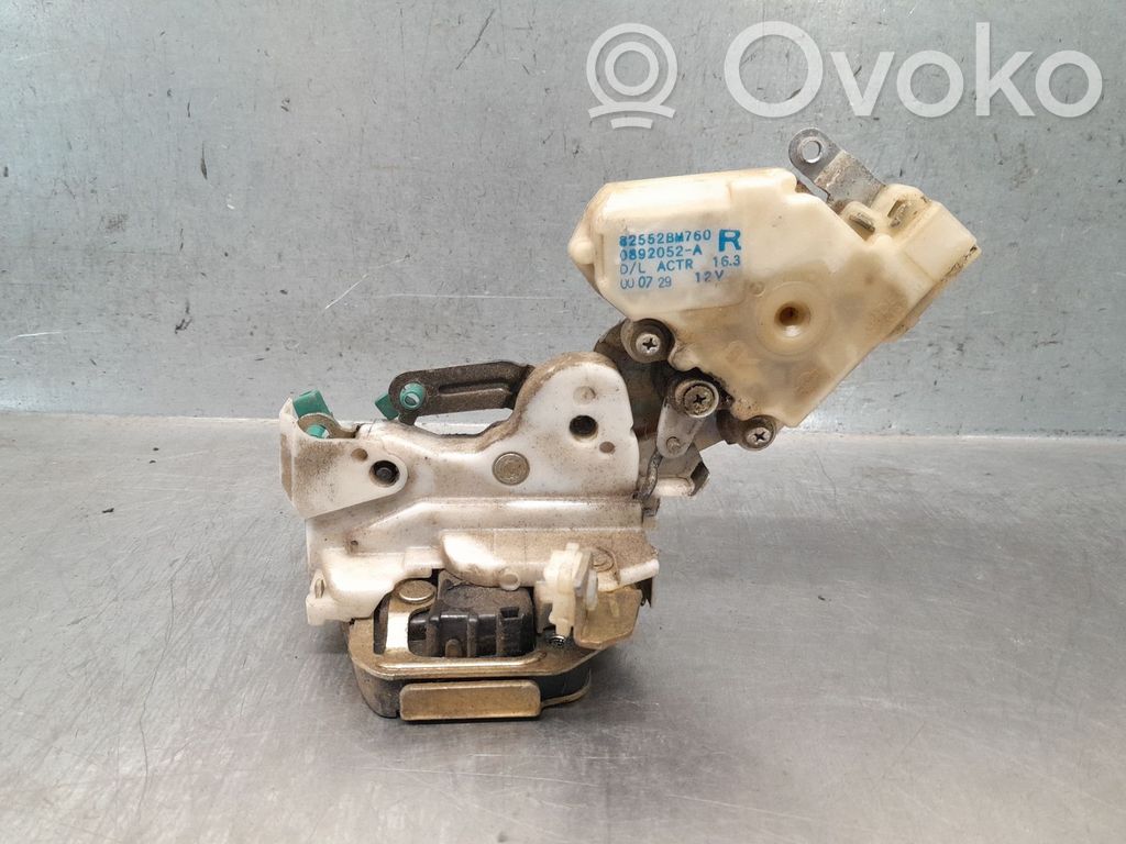 Nissan Almera N16 Takaoven lukko 