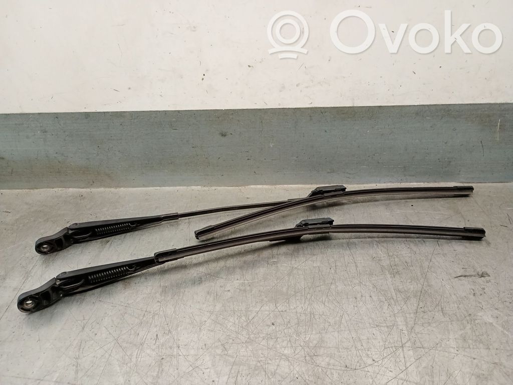 Skoda Fabia Mk2 (5J) Brazo del limpiaparabrisas delantero