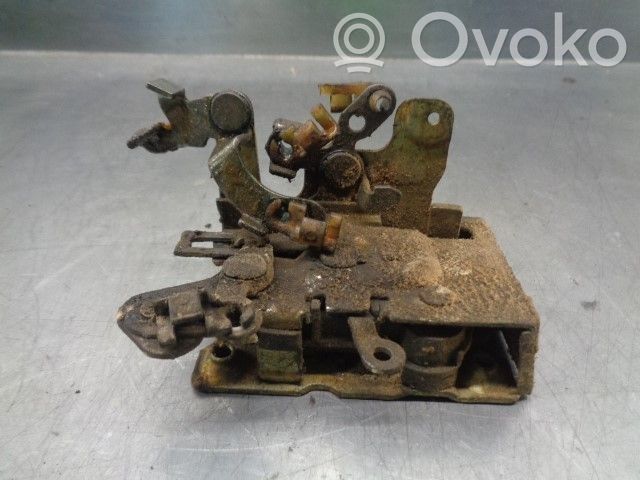Jeep Cherokee Takaoven lukko 