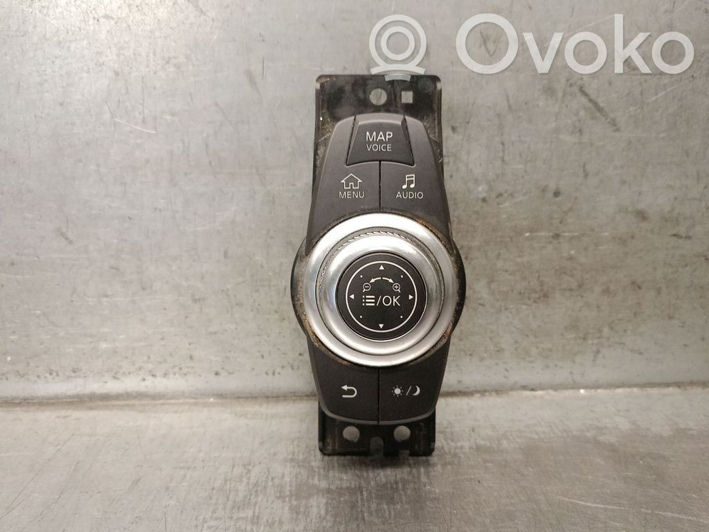Infiniti QX30 Comutator/buton multifuncțional