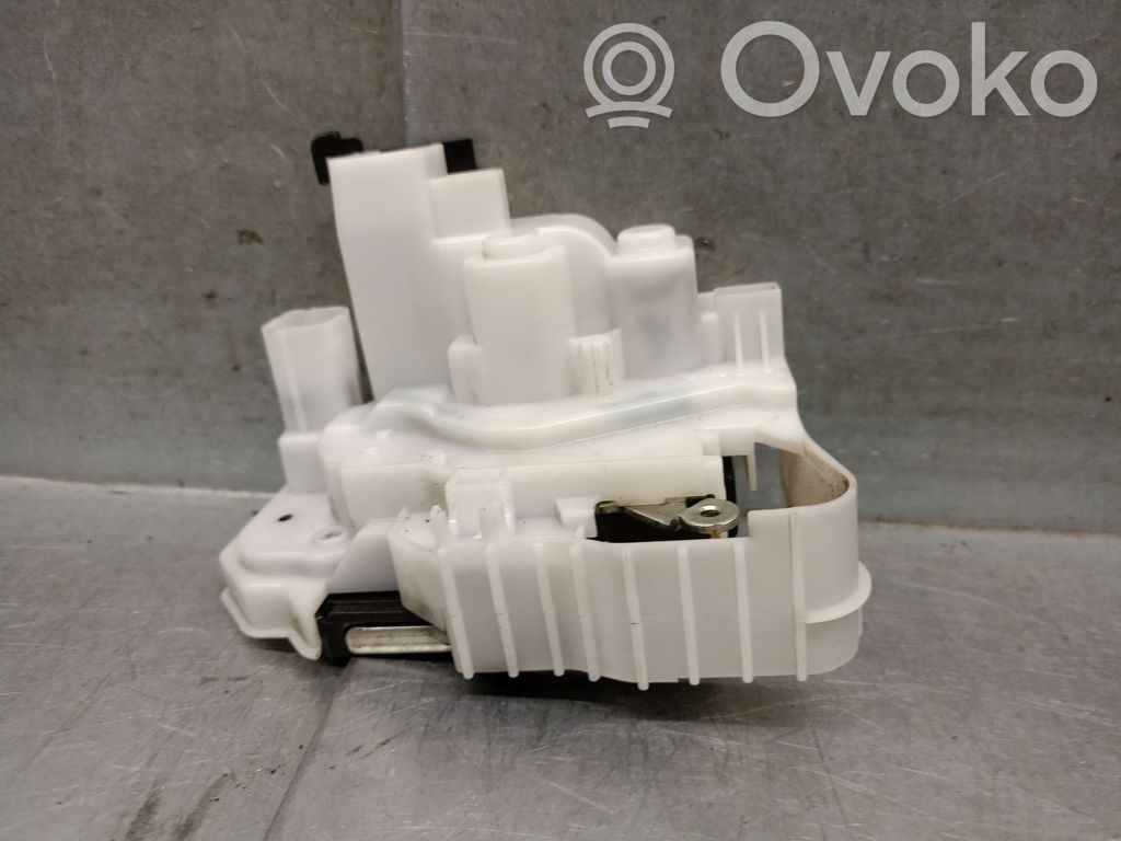 Opel Combo D Takaoven lukko 