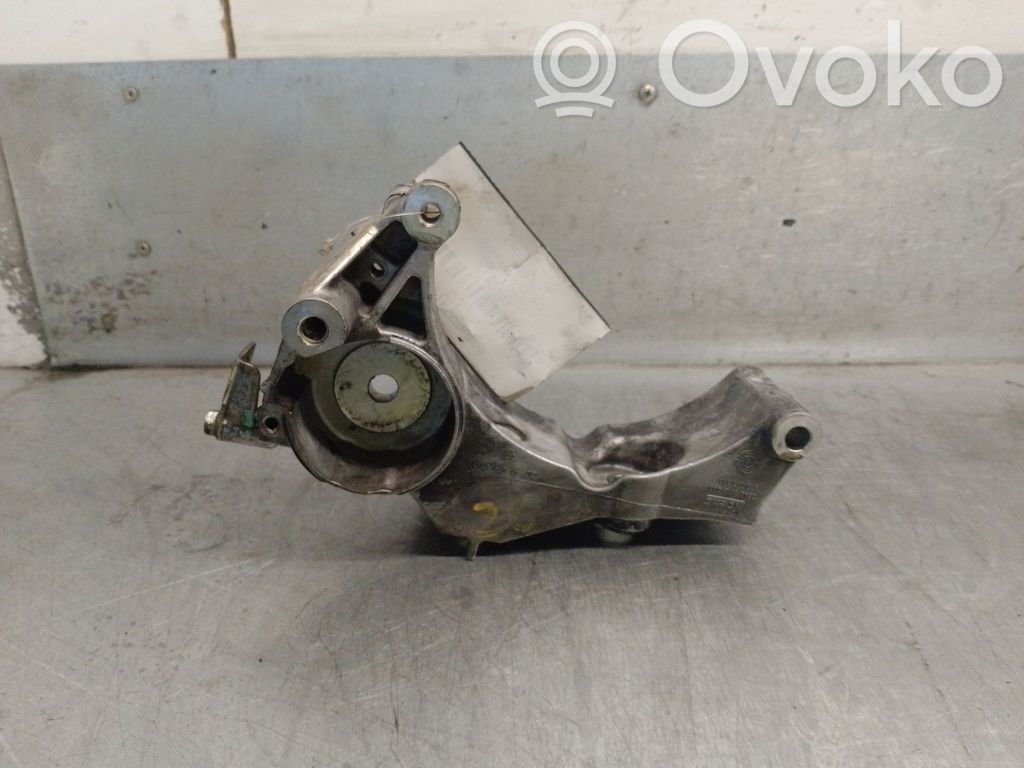Opel Astra H Mocowanie alternatora 