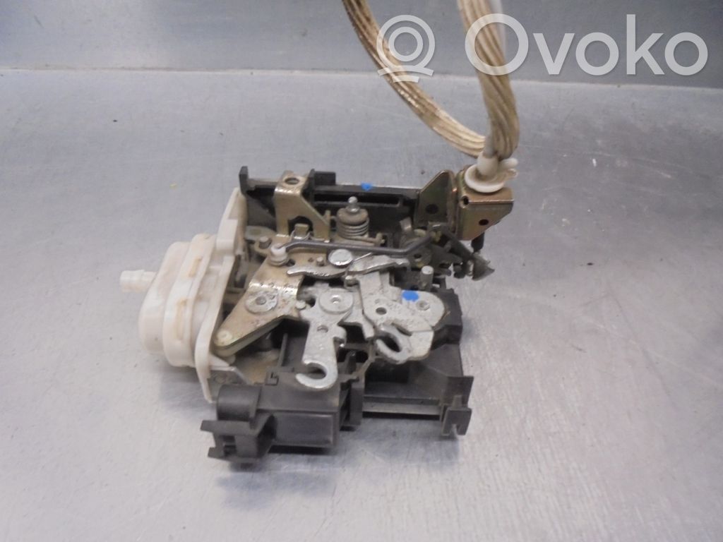 Audi A8 S8 D2 4D Etuoven lukko 