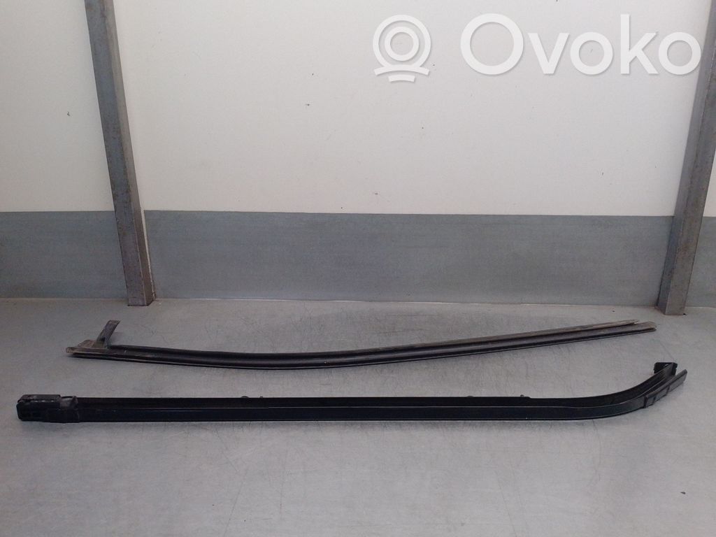 Mercedes-Benz Vito Viano W447 Liukuoven ylempi rullaohjain/sarana 