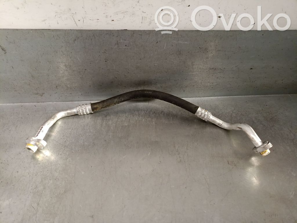 Volvo XC40 Ilmastointilaitteen putki (A/C) 