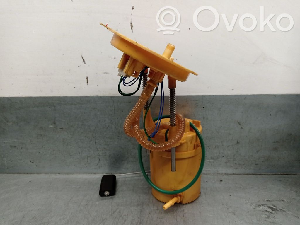 BMW X4 F26 Bomba interna de combustible 