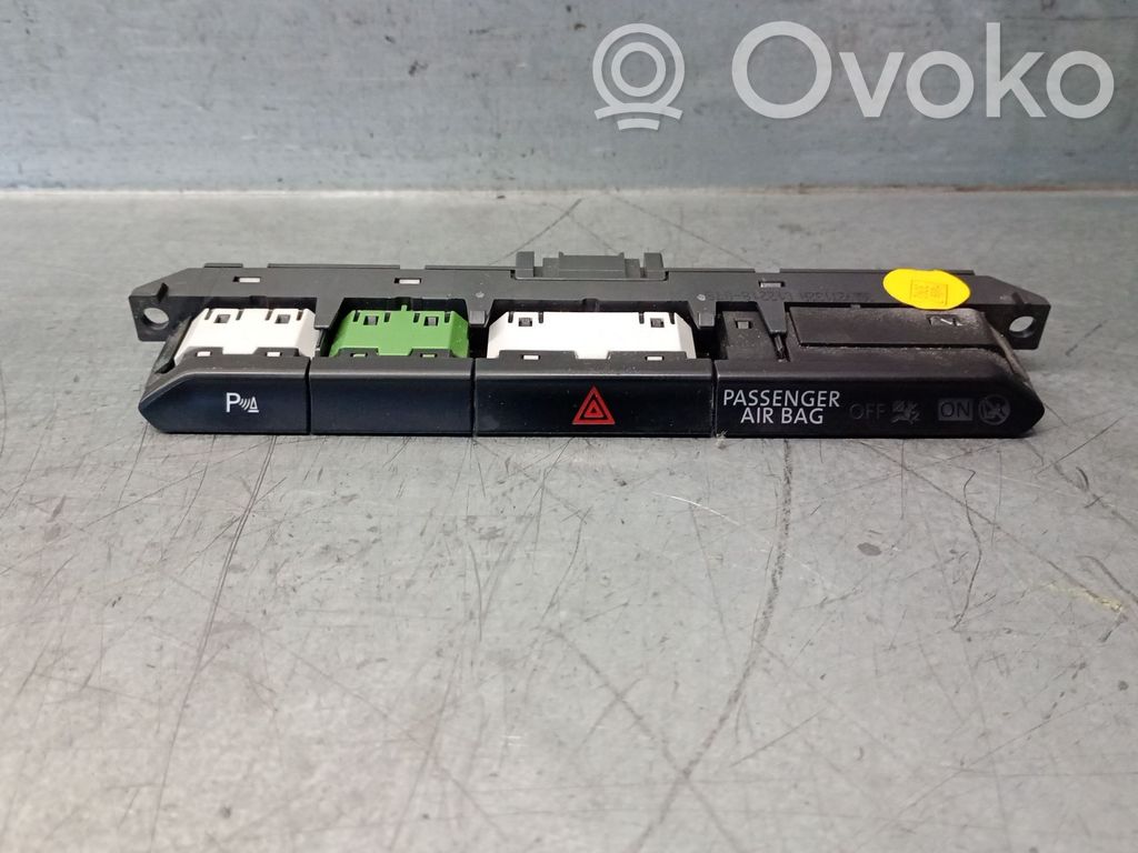 Volkswagen Passat Alltrack Botón interruptor de luz de peligro