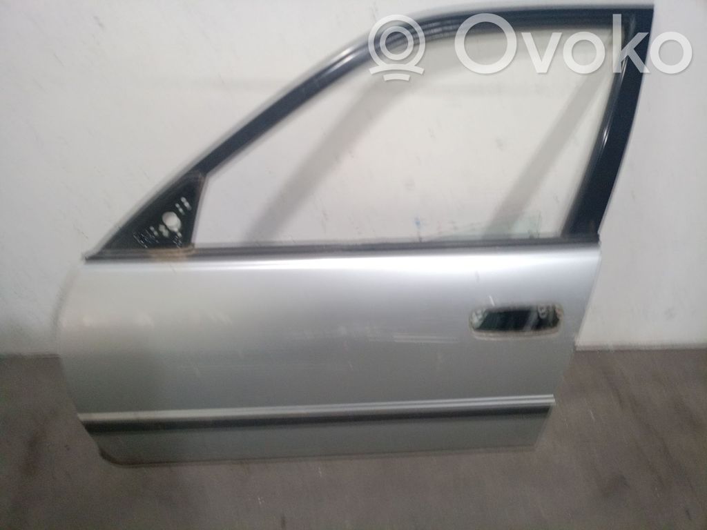 Toyota Corolla E110 Puerta delantera 