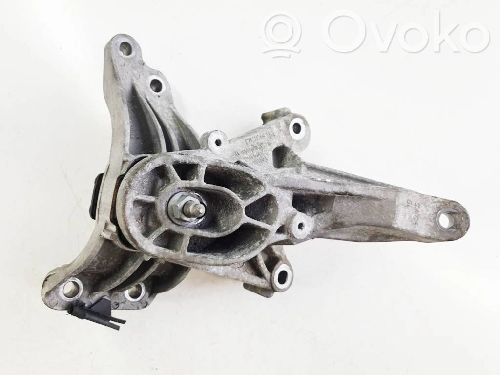 Engine mount bracket   686235,040214