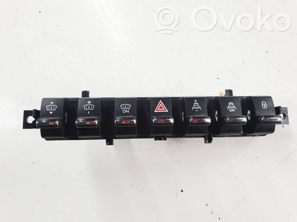 Peugeot 3008 I Hazard light switch 