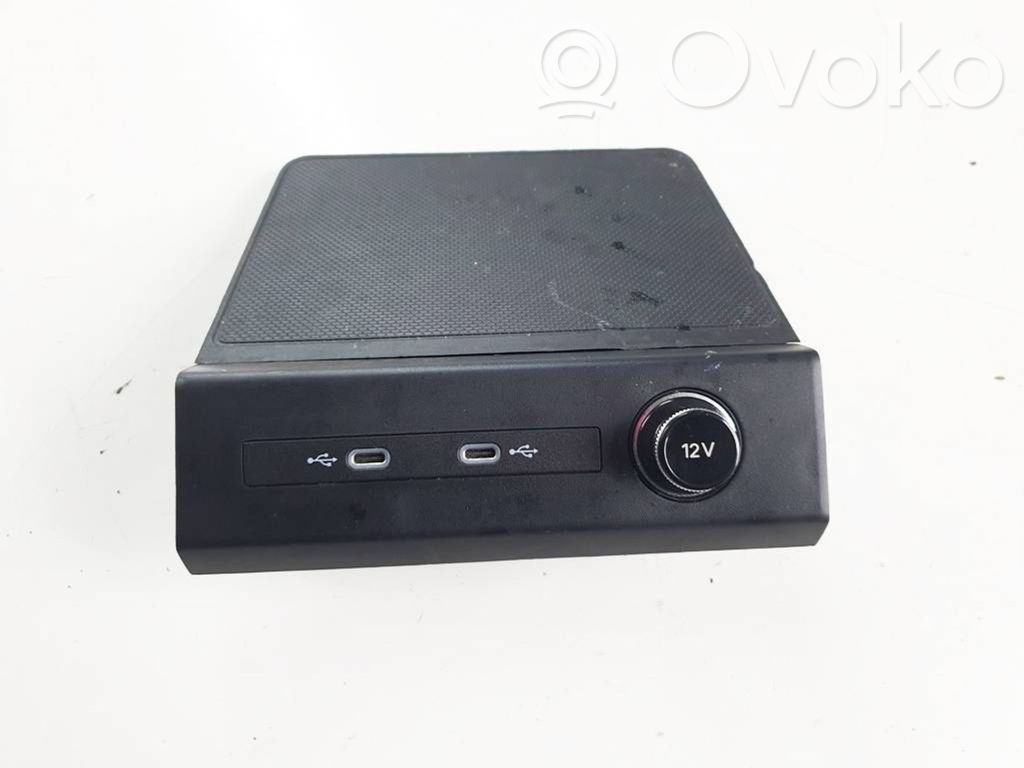 Audi Q4 Sportback e-tron USB socket connector 