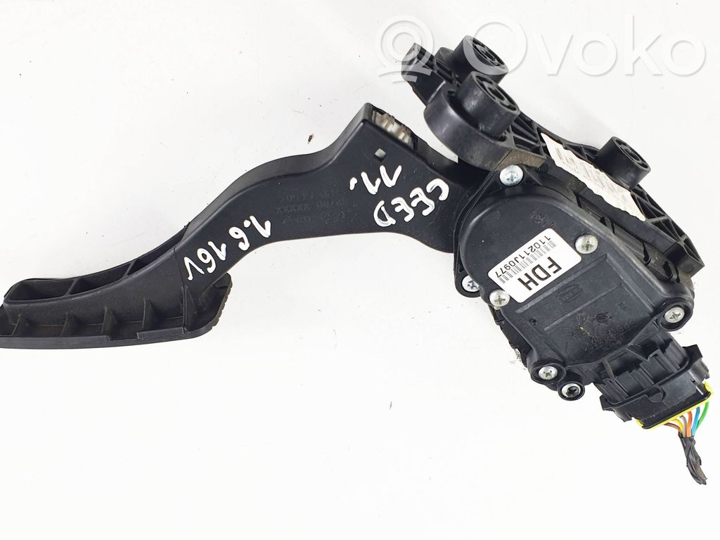 Akceleratoriaus pedalas   327002R3000,327002R300