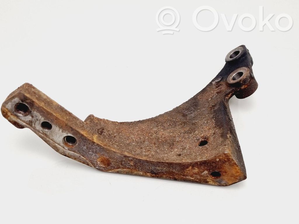 Nissan King Cab, Navara Gearbox mounting bracket 