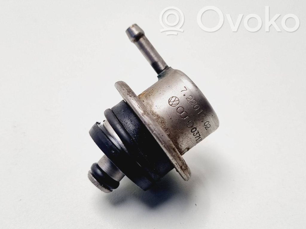 Audi A3 S3 8L Régulateur de pression de carburant 
