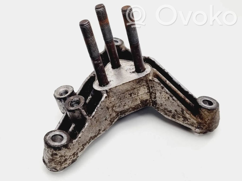 Volvo S40, V40 Gearbox mounting bracket 