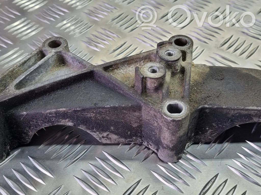 Opel Movano A Engine mounting bracket 