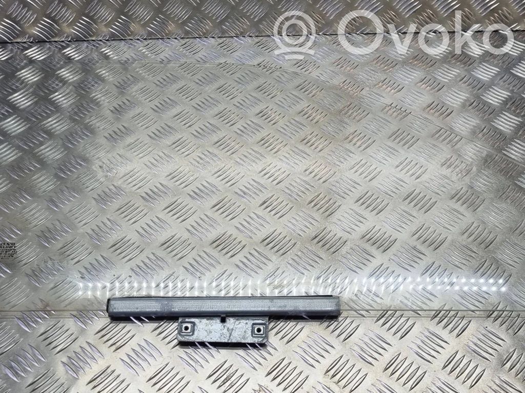 Volvo 440 Front door window glass four-door 