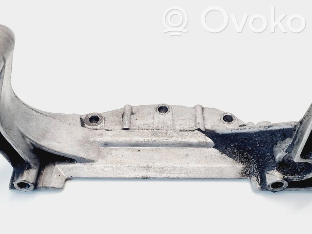 Audi A4 S4 B5 8D Gearbox mounting bracket 