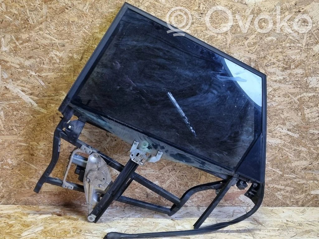 Audi A6 S6 C5 4B Ramka szyby drzwi tylnych 