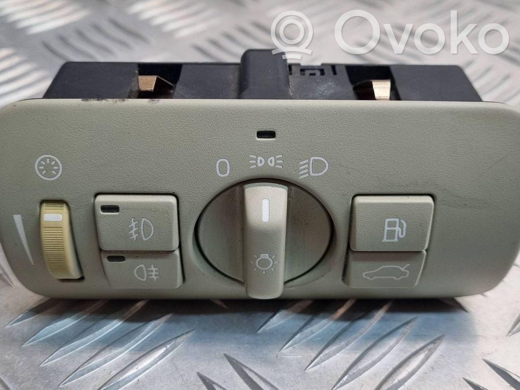 Light switch   30739422