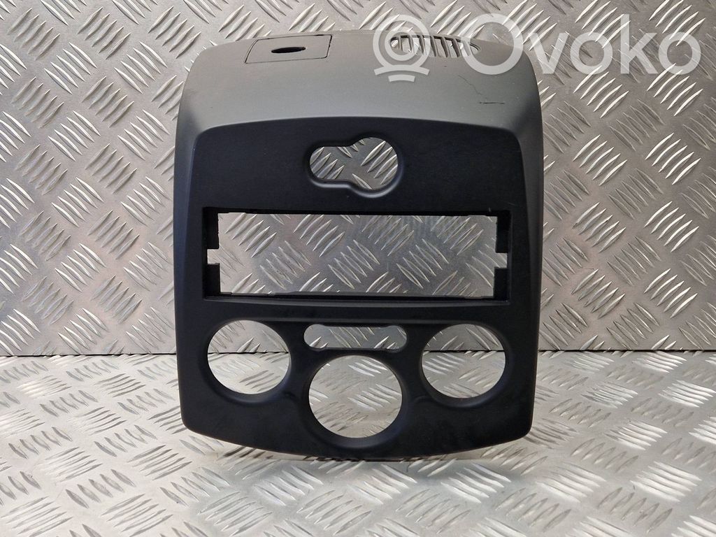 Renault Clio III Radiouztvērēja / navigācija dekoratīvā apdare 