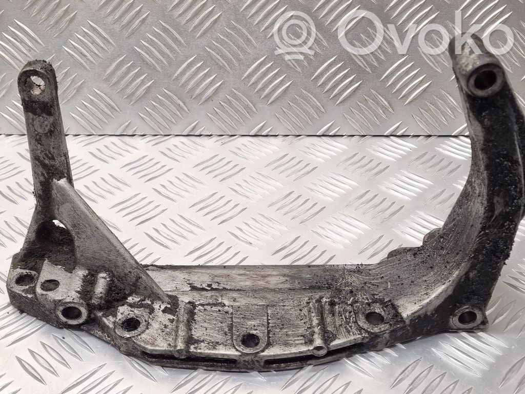 Audi A4 S4 B5 8D Engine mounting bracket 