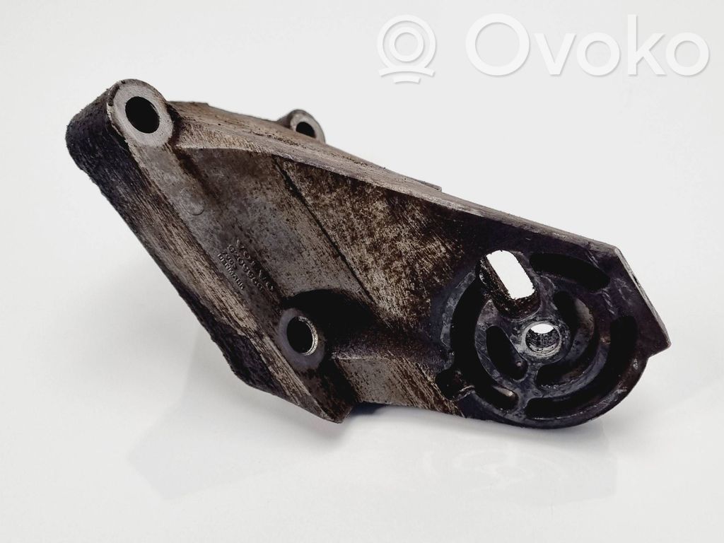 Volvo S80 Engine mounting bracket 