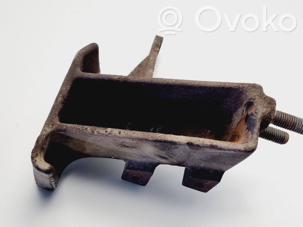 Volvo S80 Engine mounting bracket 
