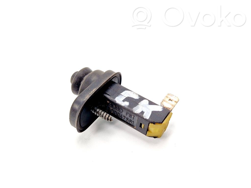 Sensor de la puerta trasera   8D0947561