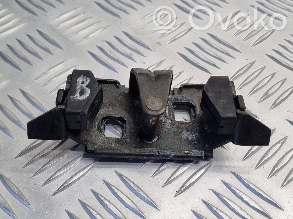 Volvo S70  V70  V70 XC Trunk lock loop 