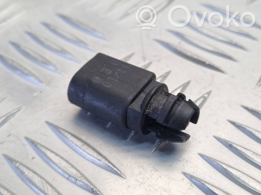 Volkswagen PASSAT B7 Czujnik temperatury zewnętrznej 