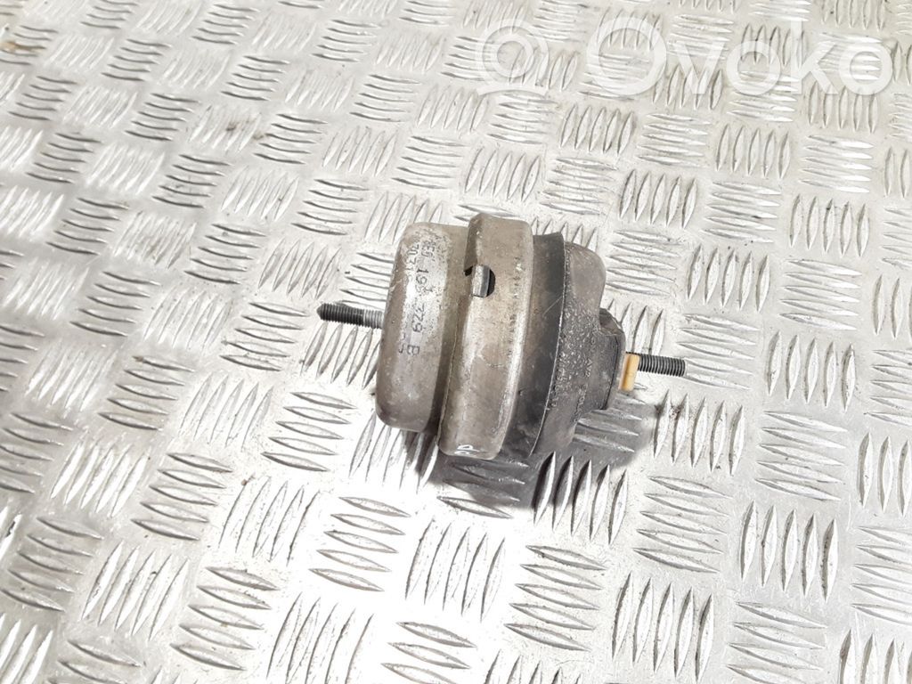 Audi A4 S4 B6 8E 8H Engine mount bracket 