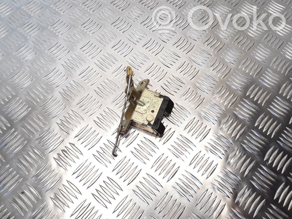 Opel Corsa B Aizmugurējā pārsega slēdzene 