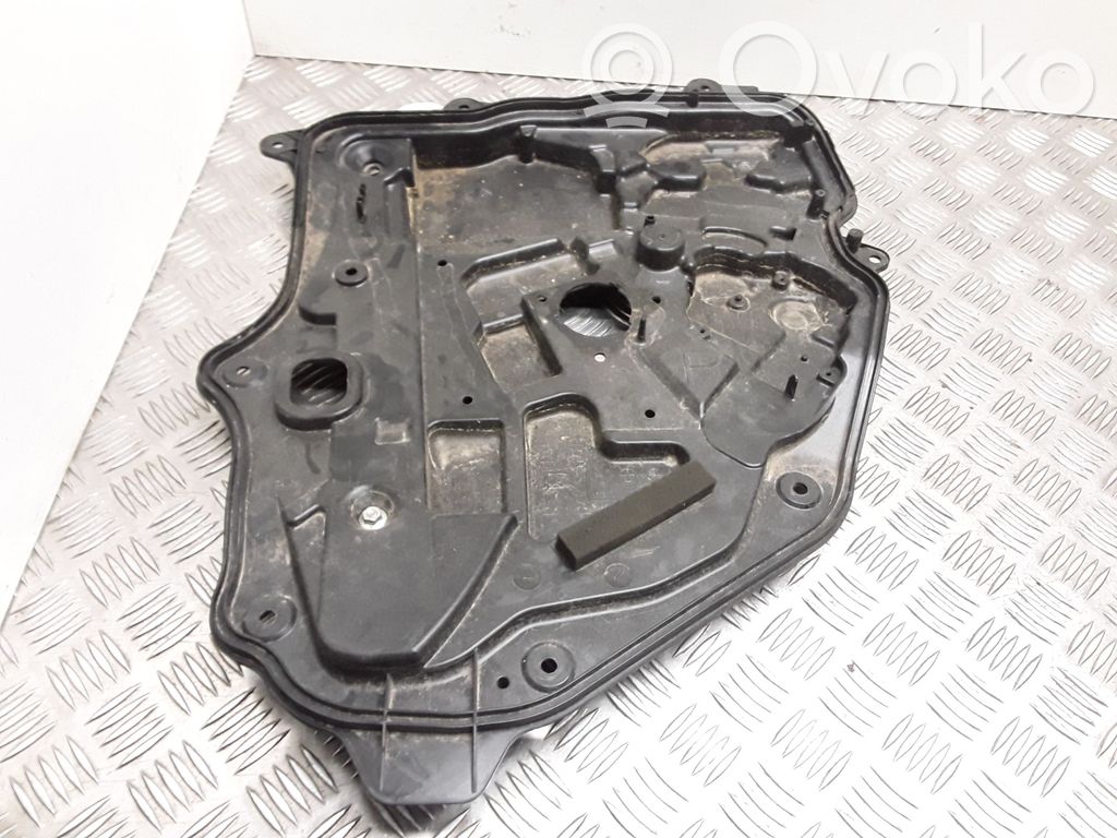 Mazda 5 Takaikkunan nostomekanismi ilman moottoria 