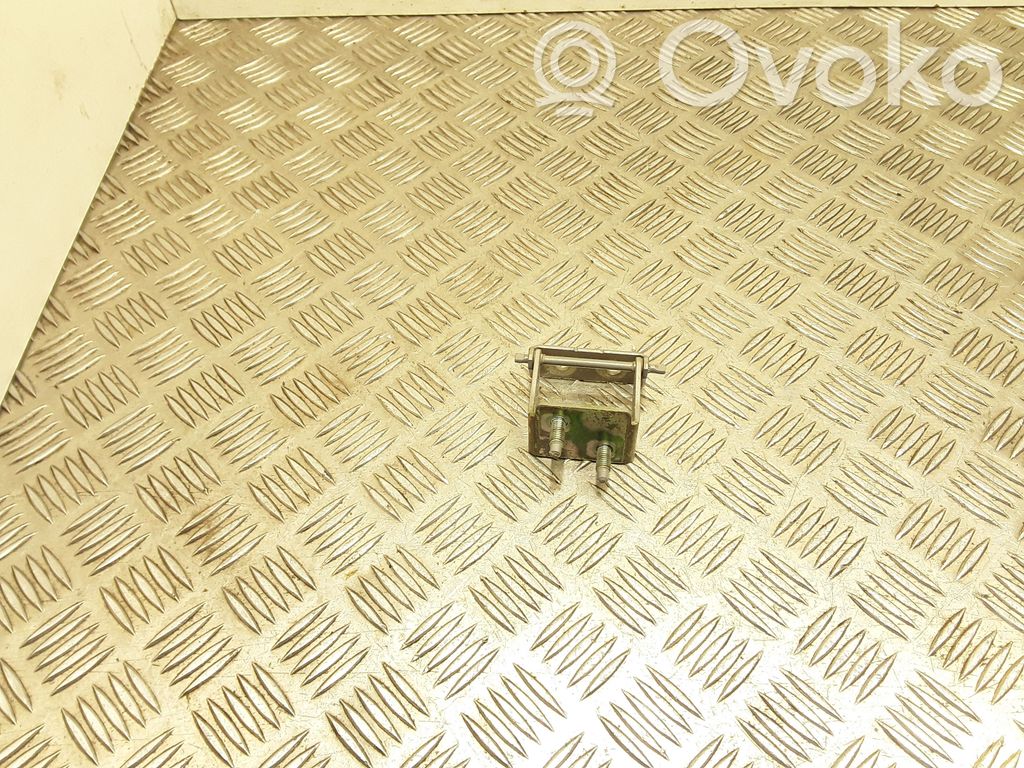 Ford Focus Tailgate/trunk/boot hinge 