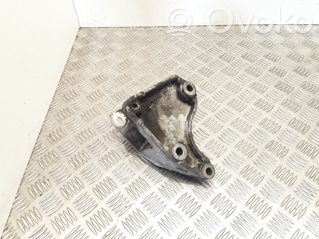 Engine mounting bracket   13112030