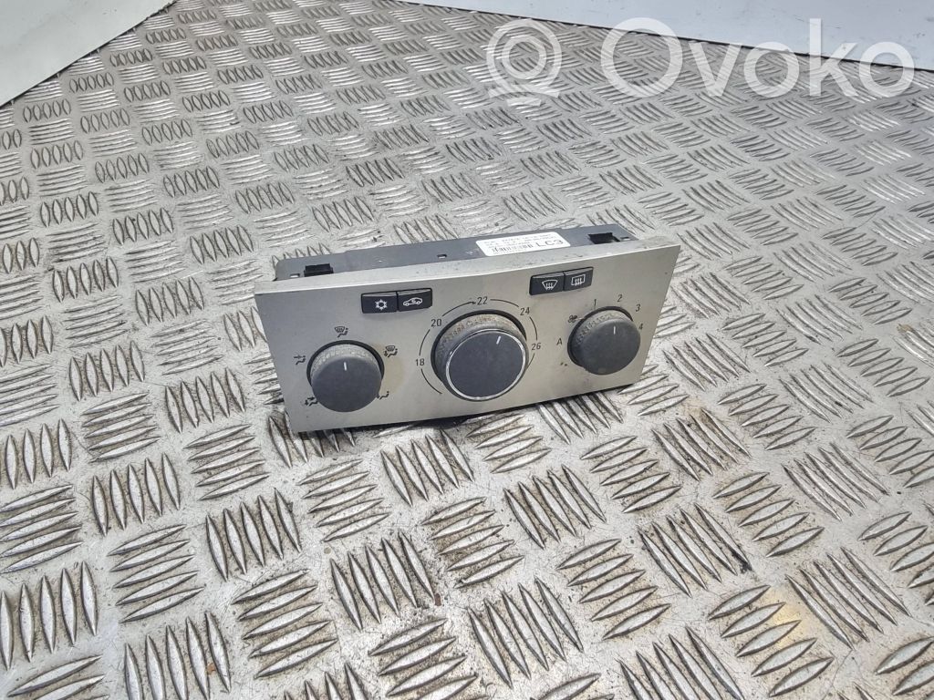 Opel Astra H Climate control unit 