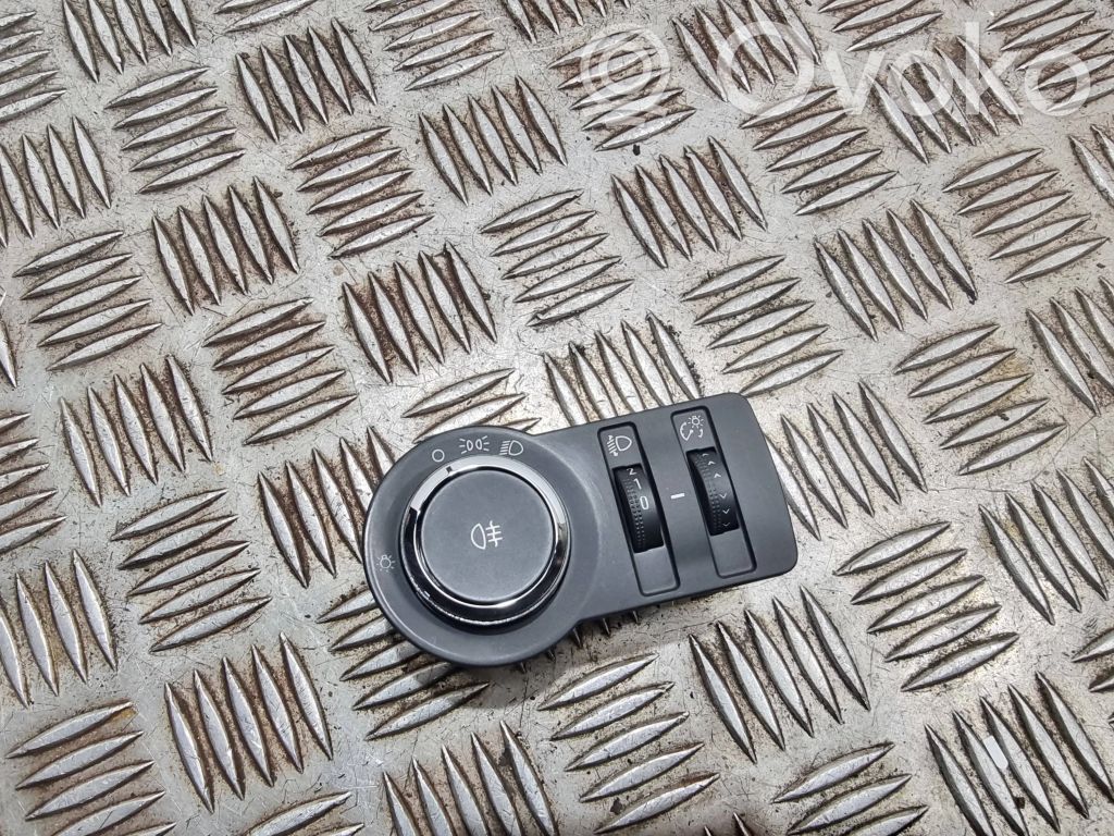 Light switch   13268705,251514