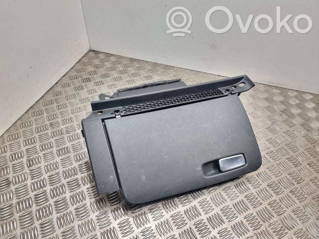 Audi A1 Glove box 