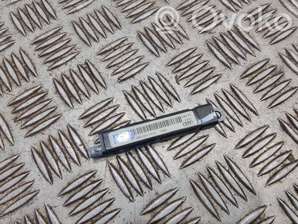 Antenos stiprintuvas   8X4035225E